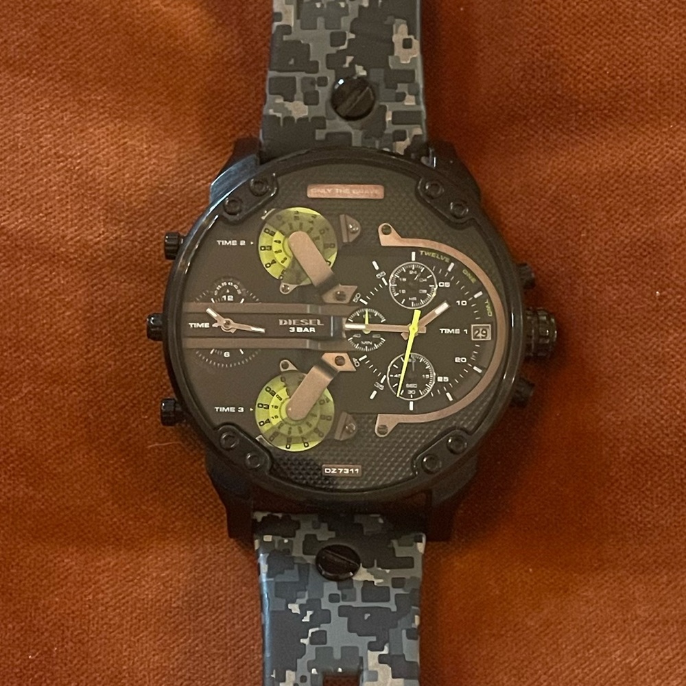 Diesel men’s watch - Picture 2 of 4